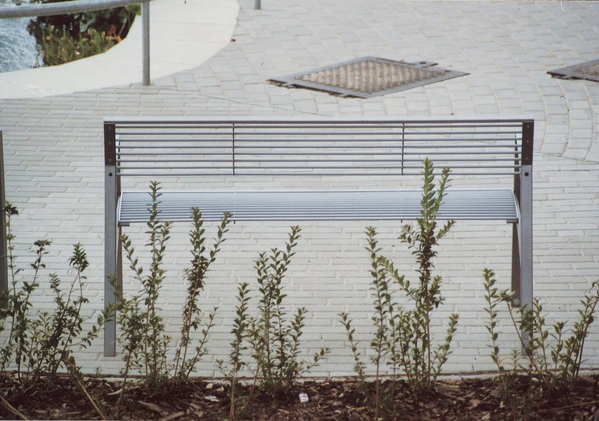 Puistonpenkki mmcité Vera LV255 LV255 - 002000 - ral1000 - Lehtovuori