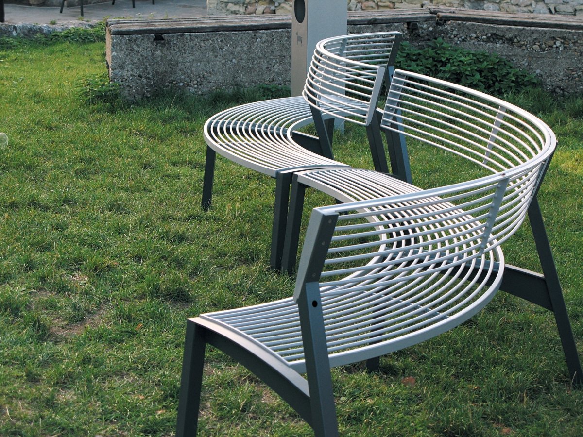 Puistonpenkki mmcité Vera LV530 LV530 - 002000 - ral1000 - Lehtovuori