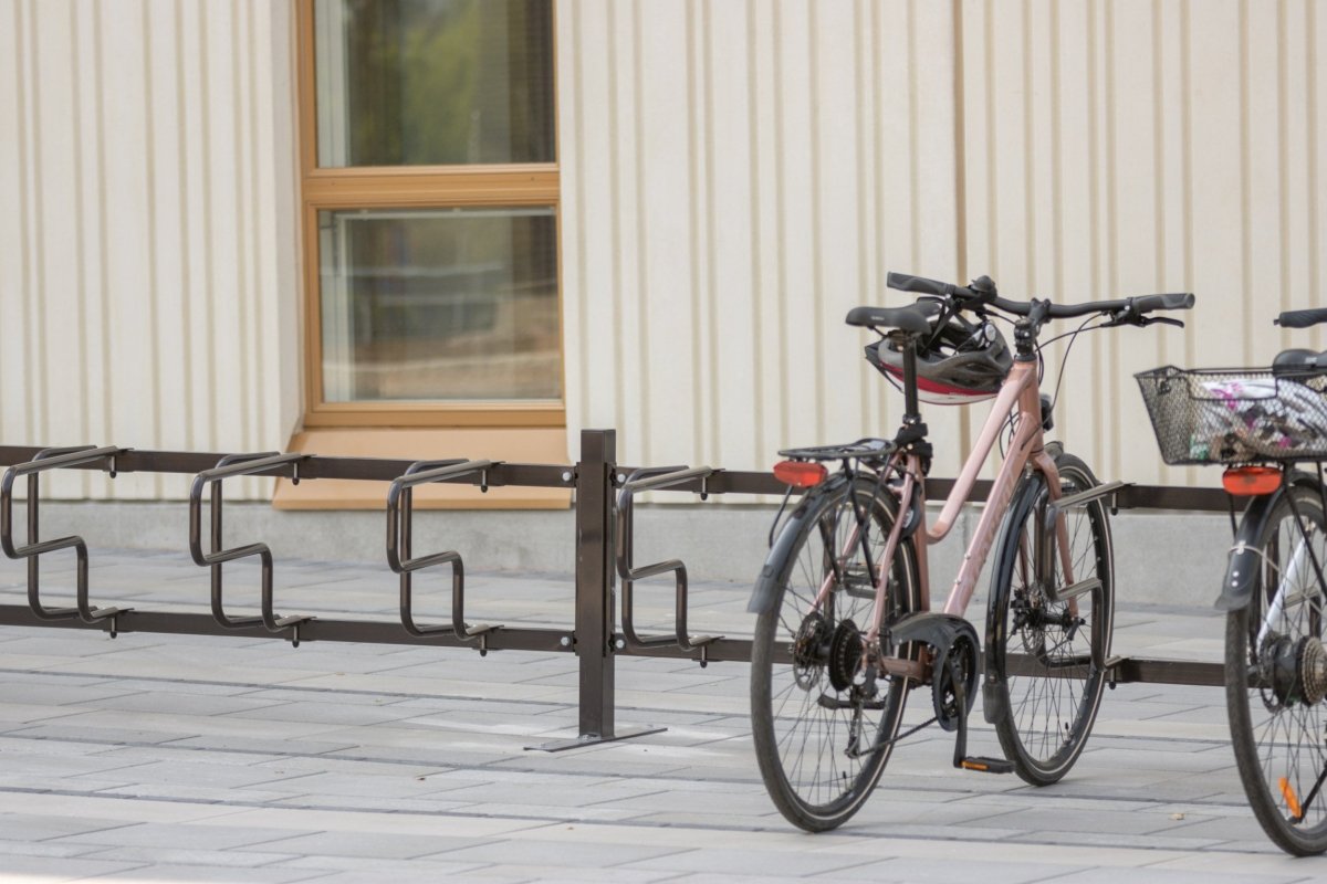 Pyöräteline CubiQ Standard 1 - puol 10pp, välitys 420 mm, pinta - asennus 1000333SPM - jono - pinta - Lehtovuori