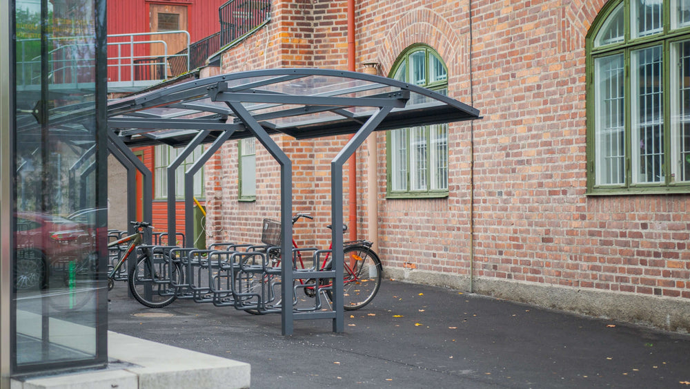 Södertälje Hovsjö Trafikskola, Ruotsi - Vario pyöräkatos ja CubiQ pyörätelineet