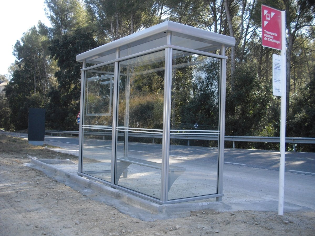 Pysäkkikatos Favorit 2,8 m, pinta - asennus betonilaatalle  - Lehtovuori