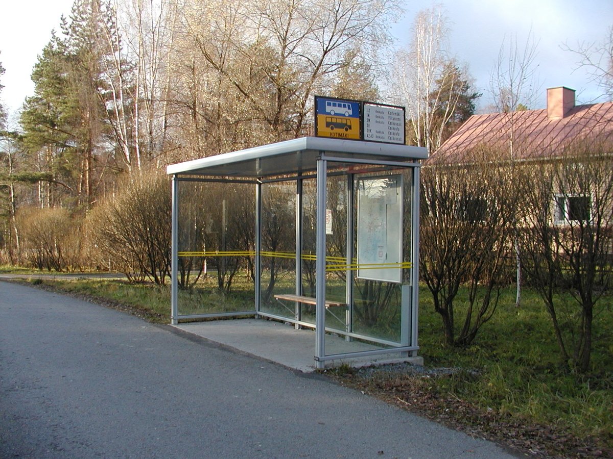 Pysäkkikatos Favorit 4,2 m, pinta - asennus betonilaatalle  - Lehtovuori