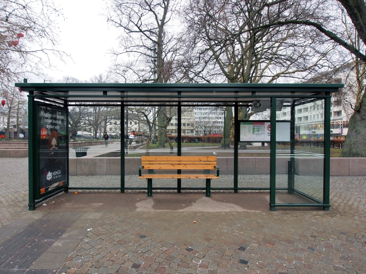 Pysäkkikatos Edgy, 5,6 m, pinta - asennus betonilaatalle  - Lehtovuori